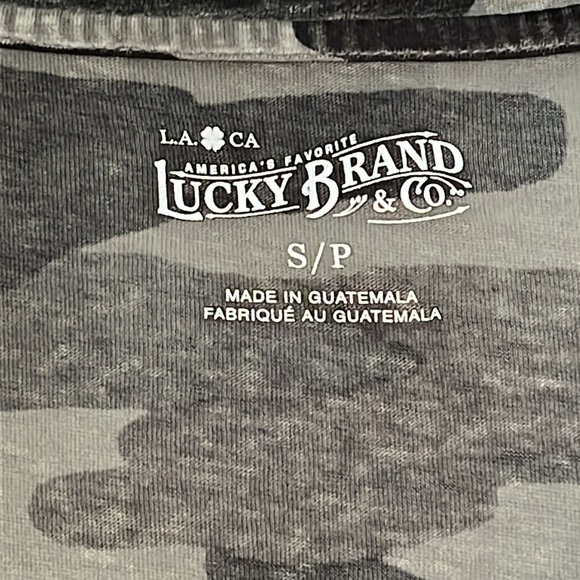 Super Cute Camo V-neck High/Low Top - Picture 3 of 7